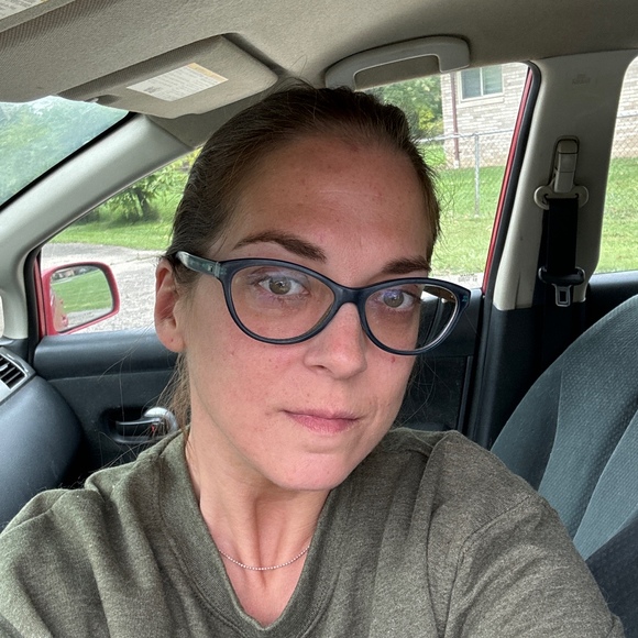 Meet your Posher, Lauren - Picture 1 of 1